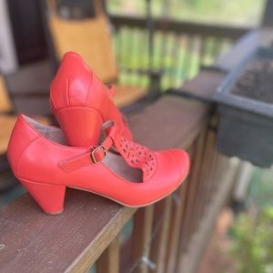 Gatsby style pumps heels T strap Salmon Orange Tangerine Coral size 9